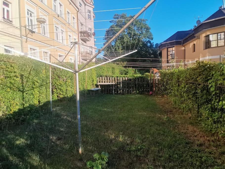 Ubytovani Ester - Utulny Byt V Lazenskem Centru Karlovych Varu Se Zahradkou Lejlighed Karlsbad Eksteriør billede